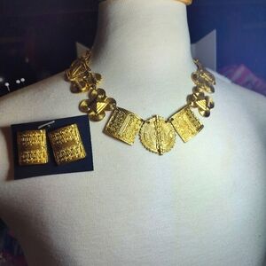 Elegant Gold Necklace and Earring Set